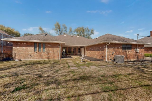 1110 Shady Oak Trail, Mansfield, TX 76063