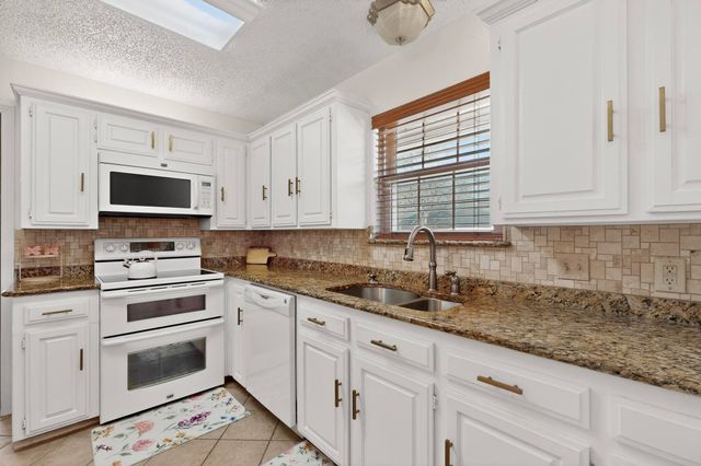 1110 Shady Oak Trail, Mansfield, TX 76063