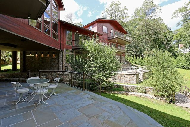 88 Green Lane, Ridgefield, CT 06877