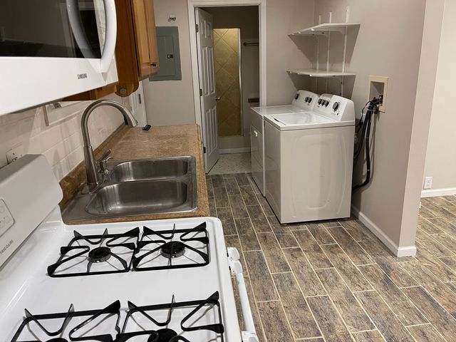 519 N Waukegan Road, Lake Bluff, IL 60044