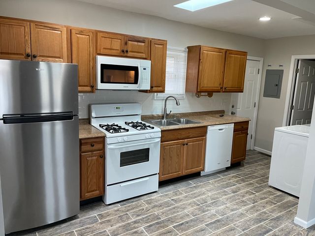 519 N Waukegan Road, Lake Bluff, IL 60044