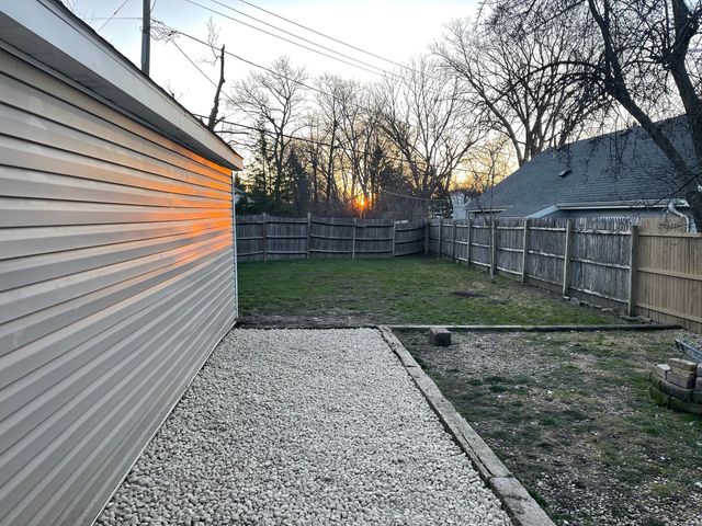 519 N Waukegan Road, Lake Bluff, IL 60044