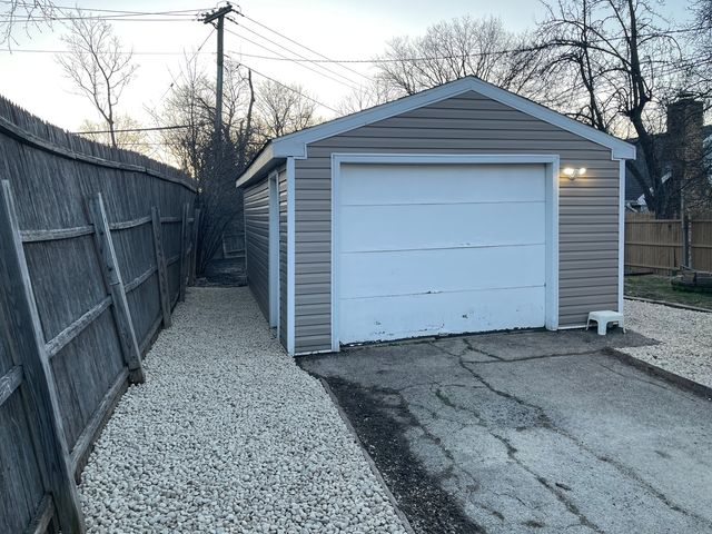 519 N Waukegan Road, Lake Bluff, IL 60044