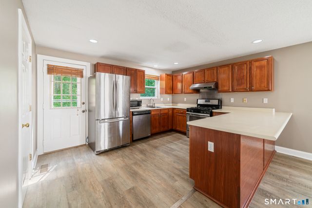 36 Meadowrue Drive 36, Glastonbury, CT 06033