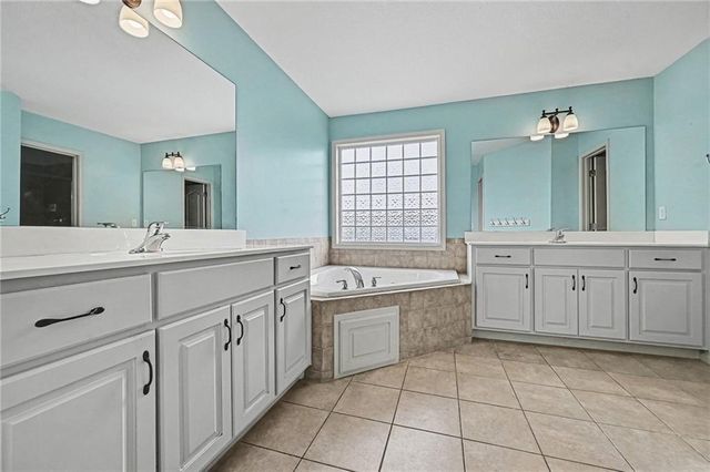 20811 W 48th Street, Shawnee, KS 66218