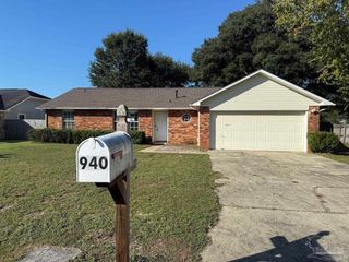 940 Vonna Jo Cir, Pensacola, FL 32506