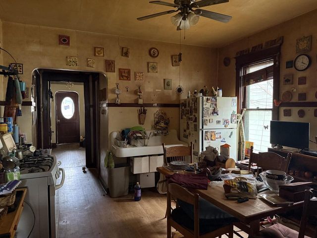 2827 W Grant STREET, Milwaukee, WI 53215