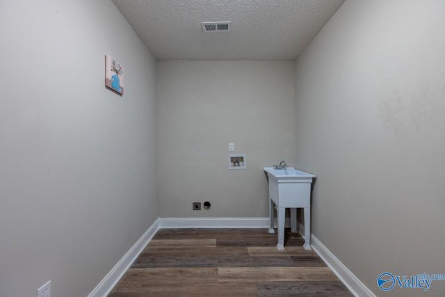 303 Narrow Lane, New Market, AL 35761