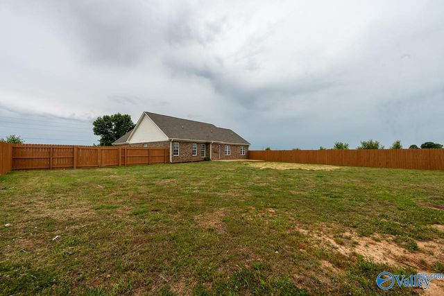 303 Narrow Lane, New Market, AL 35761