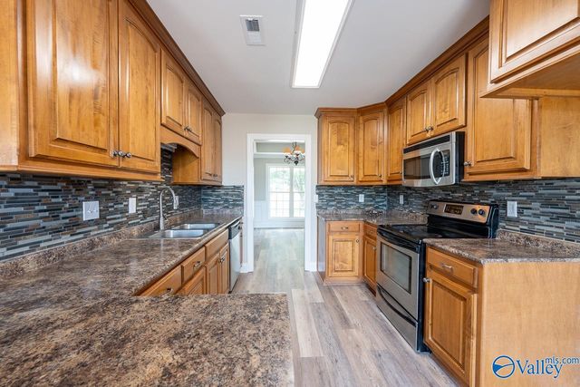 303 Narrow Lane, New Market, AL 35761