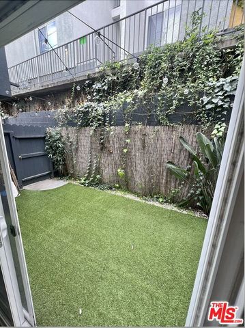 1261 N Laurel Avenue 21, West Hollywood, CA 90046