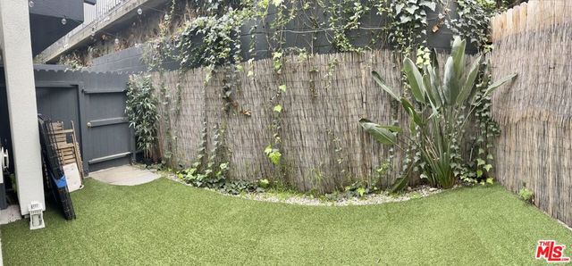 1261 N Laurel Avenue 21, West Hollywood, CA 90046