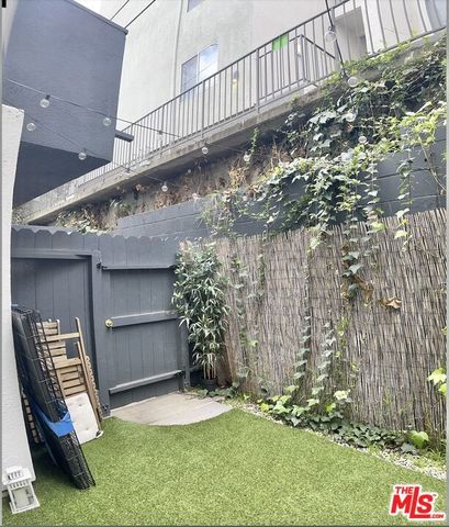 1261 N Laurel Avenue 21, West Hollywood, CA 90046