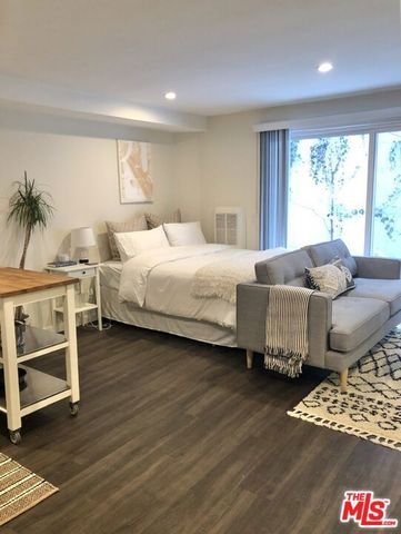 1261 N Laurel Avenue 21, West Hollywood, CA 90046