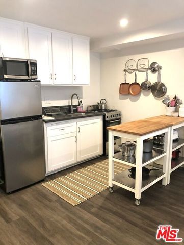 1261 N Laurel Avenue 21, West Hollywood, CA 90046