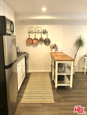 1261 N Laurel Avenue 21, West Hollywood, CA 90046