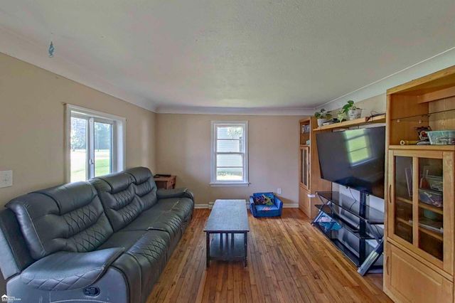 296 S Saginaw Street, Montrose, MI 48457