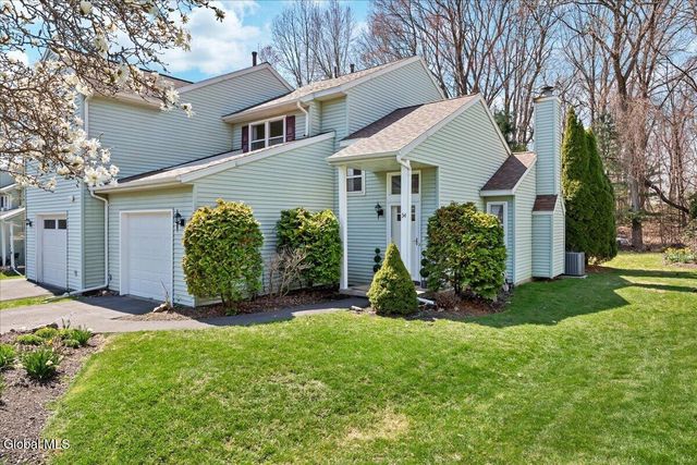 34 Anchor Drive, Halfmoon, NY 12188