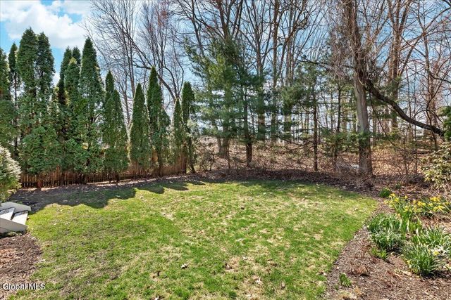 34 Anchor Drive, Halfmoon, NY 12188