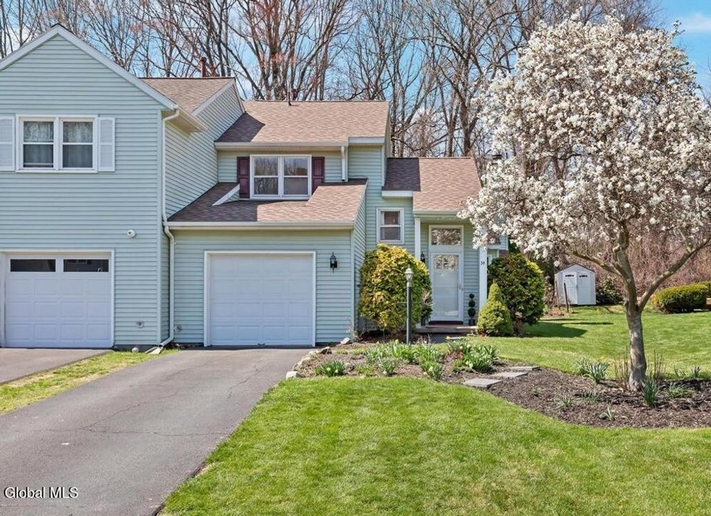 34 Anchor Drive, Halfmoon, NY 12188