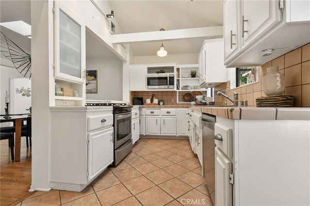 5546 Strohm, North Hollywood, CA 91601