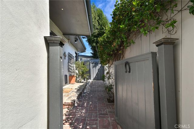 5546 Strohm, North Hollywood, CA 91601