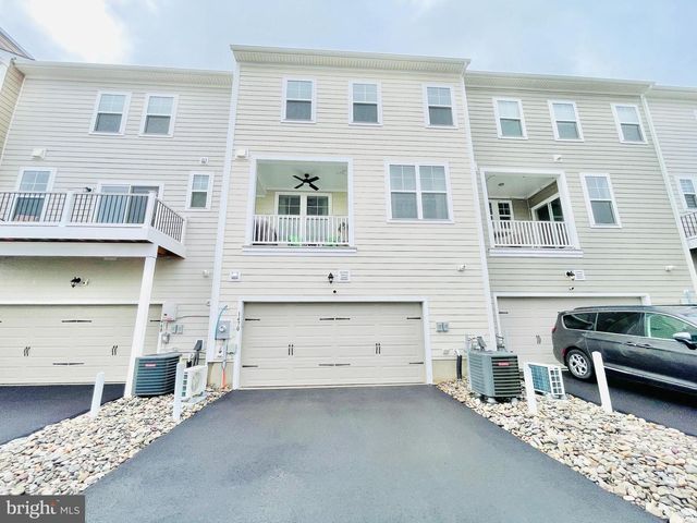 1470 MEADOWLARK GLEN RD, Dumfries, VA 22026