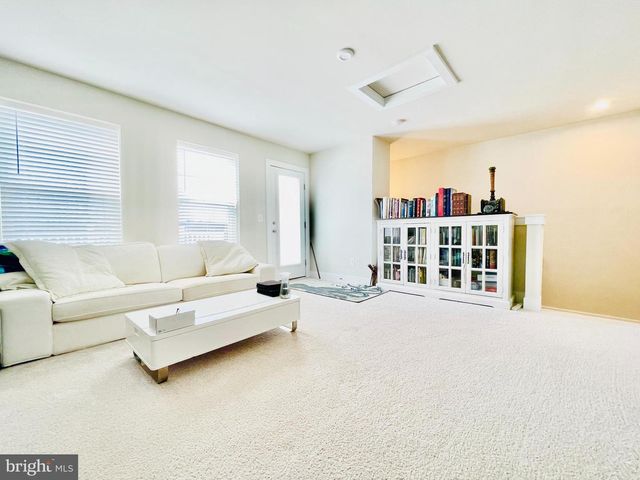 1470 MEADOWLARK GLEN RD, Dumfries, VA 22026