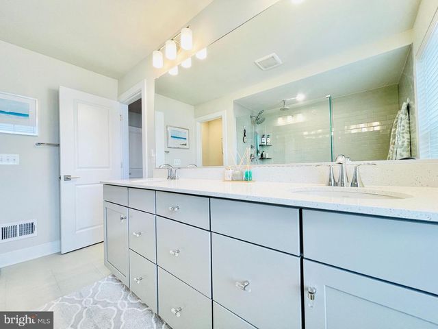 1470 MEADOWLARK GLEN RD, Dumfries, VA 22026