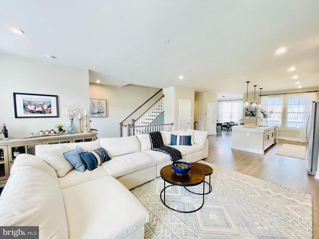 1470 MEADOWLARK GLEN RD, Dumfries, VA 22026