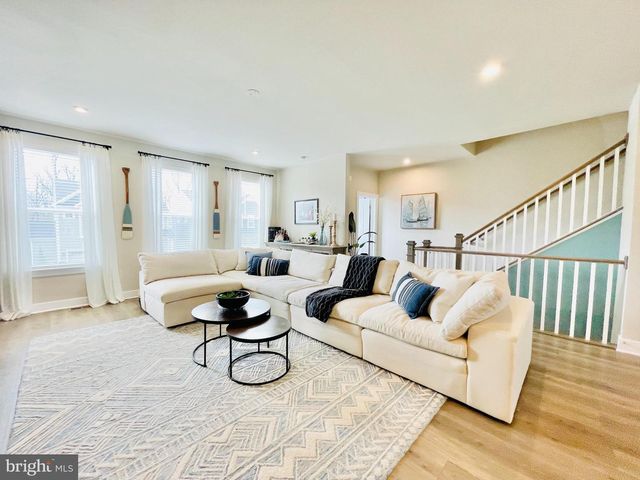 1470 MEADOWLARK GLEN RD, Dumfries, VA 22026