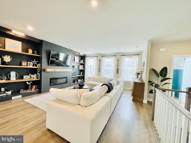 1470 MEADOWLARK GLEN RD, Dumfries, VA 22026