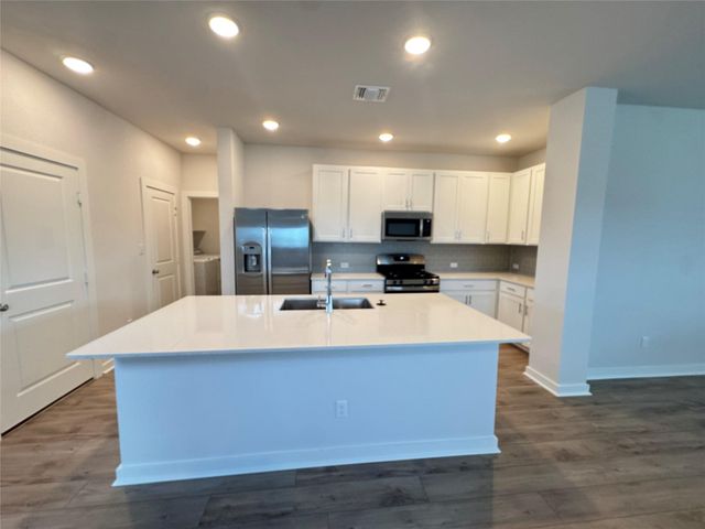 78 Hereford LOOP, Hutto, TX 78634