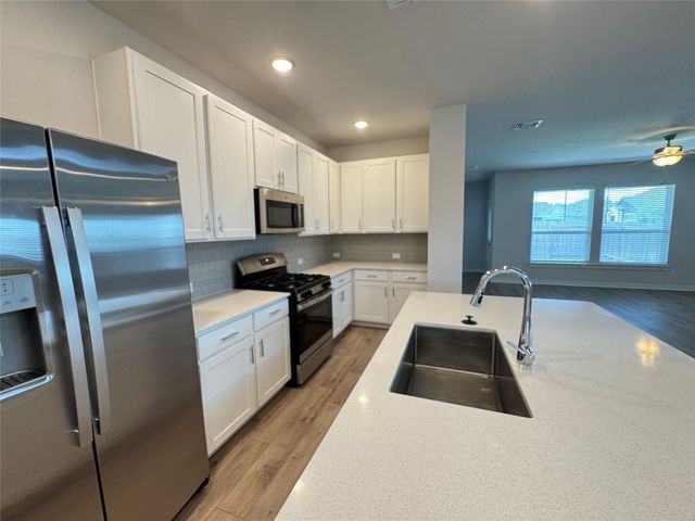 78 Hereford LOOP, Hutto, TX 78634