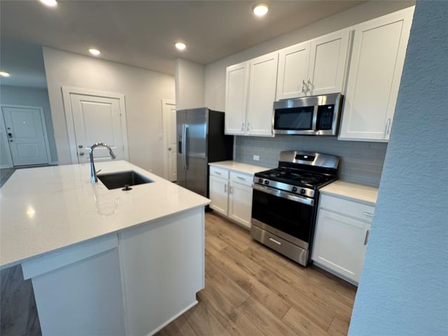 78 Hereford LOOP, Hutto, TX 78634