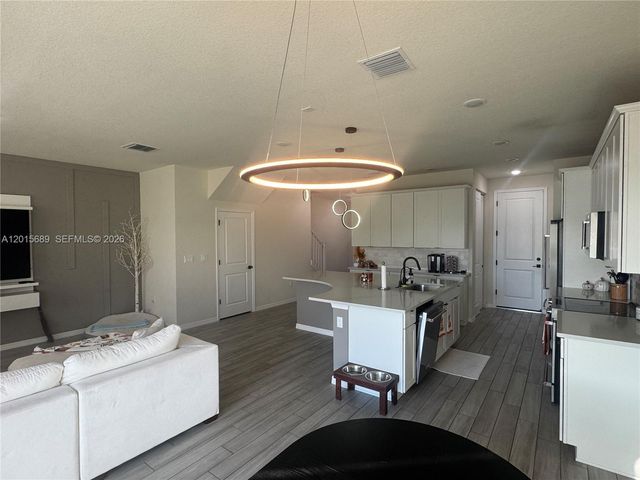 2162 Appleton Circle N, Oakland Park, FL 33309