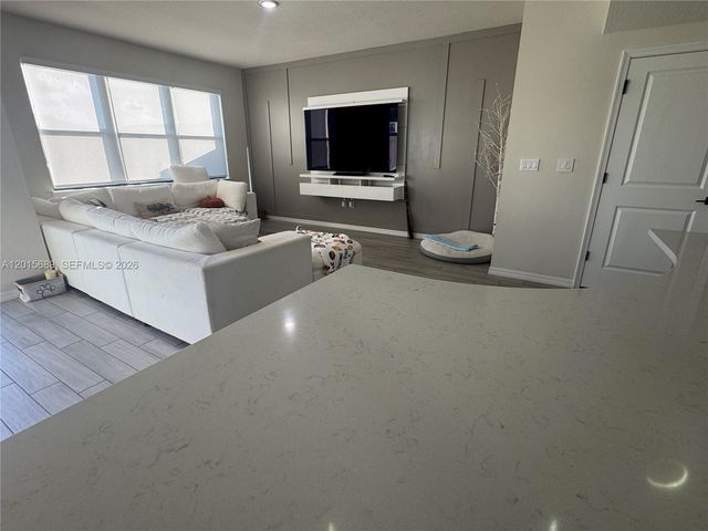 2162 Appleton Circle N, Oakland Park, FL 33309