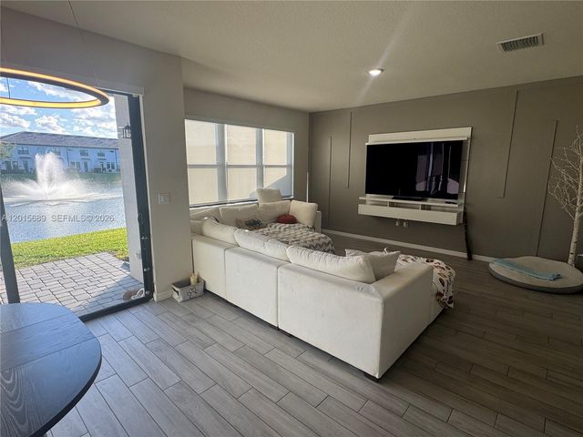 2162 Appleton Circle N, Oakland Park, FL 33309