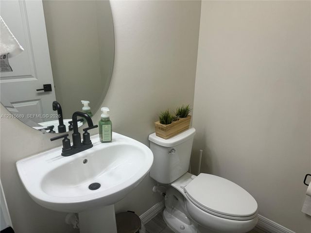 2162 Appleton Circle N, Oakland Park, FL 33309
