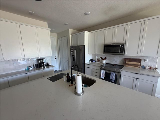 2162 Appleton Circle N, Oakland Park, FL 33309