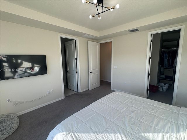 2162 Appleton Circle N, Oakland Park, FL 33309