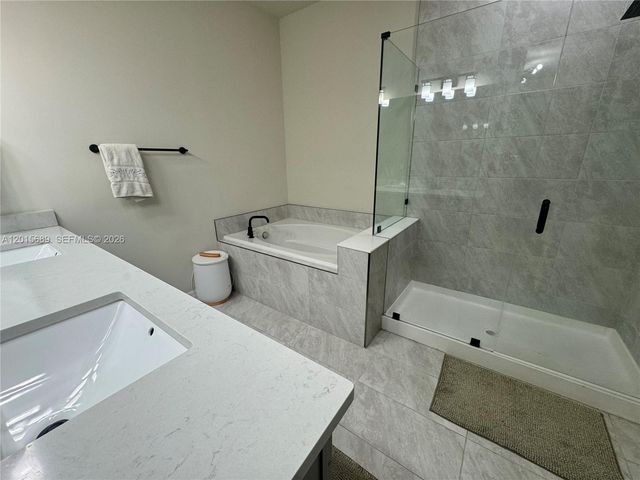 2162 Appleton Circle N, Oakland Park, FL 33309