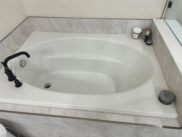 2162 Appleton Circle N, Oakland Park, FL 33309