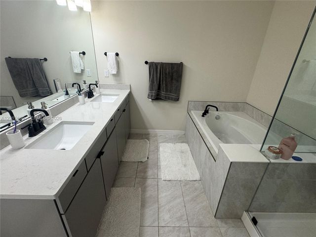 2162 Appleton Circle N, Oakland Park, FL 33309