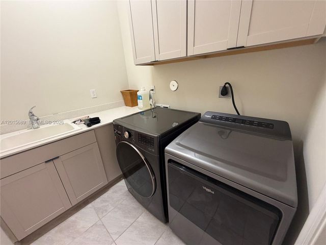2162 Appleton Circle N, Oakland Park, FL 33309