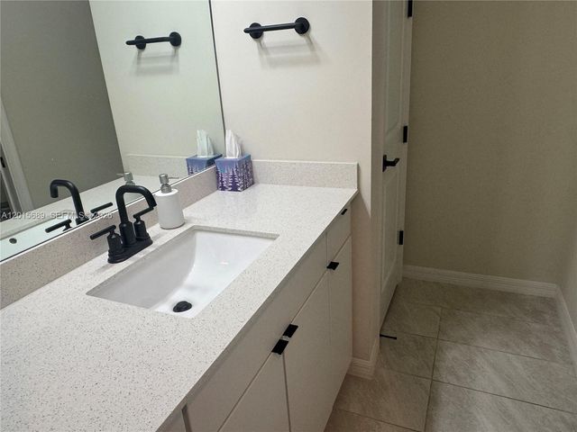 2162 Appleton Circle N, Oakland Park, FL 33309