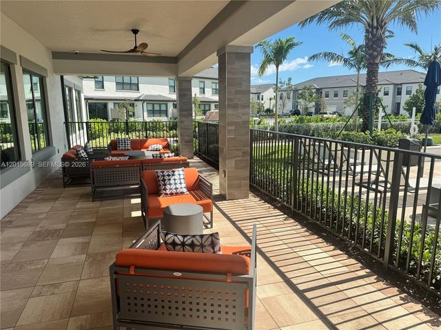 2162 Appleton Circle N, Oakland Park, FL 33309