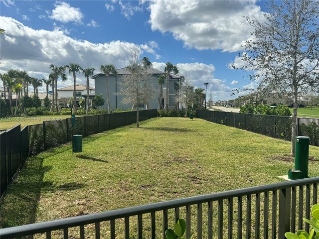 2162 Appleton Circle N, Oakland Park, FL 33309
