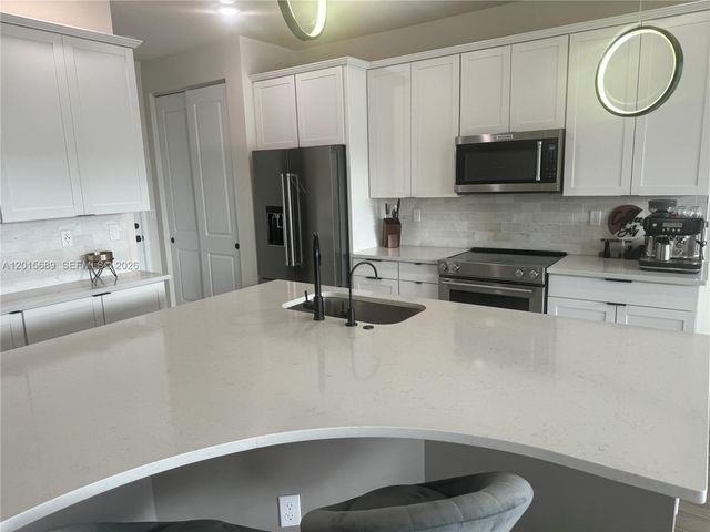2162 Appleton Circle N, Oakland Park, FL 33309