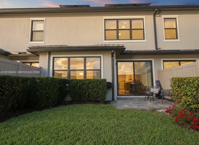 2162 Appleton Circle N, Oakland Park, FL 33309